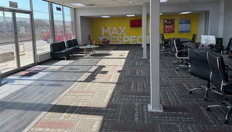 2202 - 2204 N Us Highway 281 Highway N