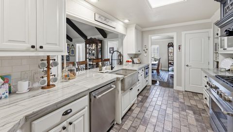 125 Lexington Dr
