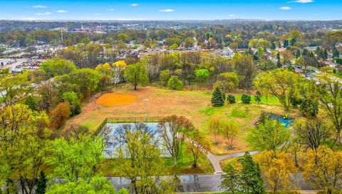 2533 Snelling Curve