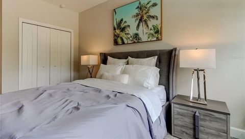 204 N MANHATTAN AVENUE