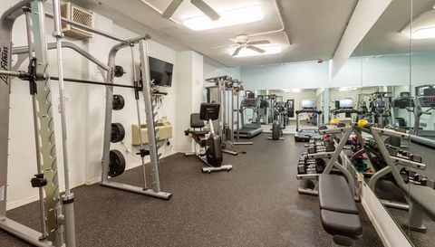 6157 N Sheridan Road