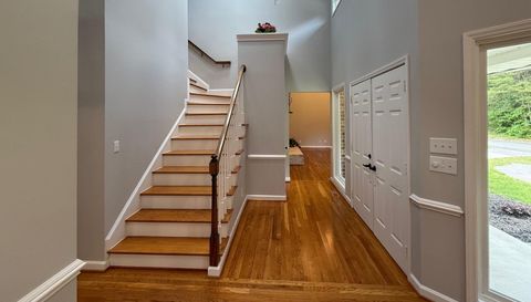 2528 Treetop Ln