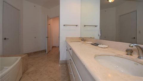 707 Crandon Blvd