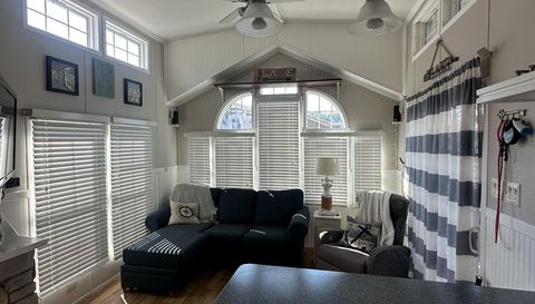 195 Grand View Dr