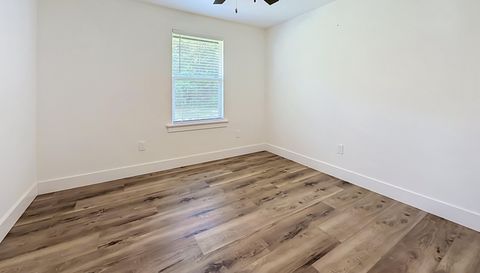 14217 Camelot Pl