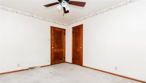 913 E Chain Of Rocks Road