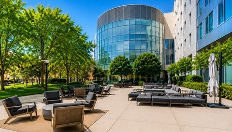 500 W SUPERIOR Street