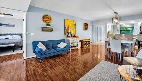 6049 Balboa Cir