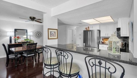 25 HARBOR WOODS CIRCLE