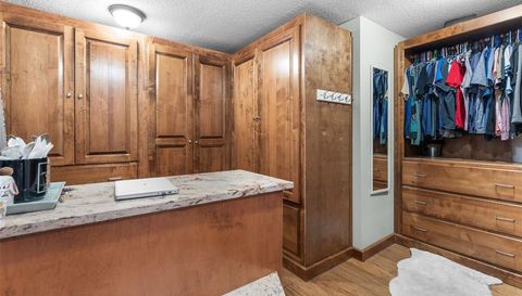 28042 LINDENHURST DRIVE