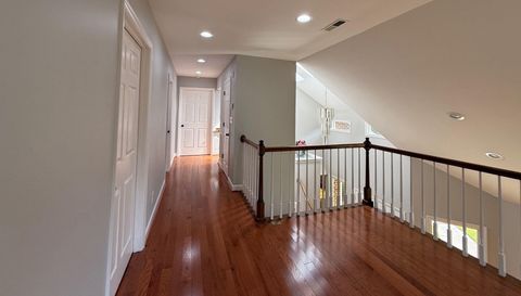 2528 Treetop Ln