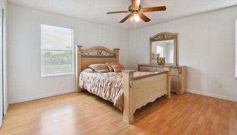 106 Woodbury Pines Cir