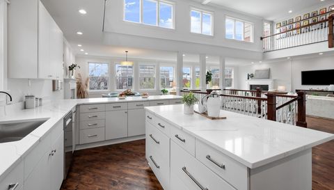 840 W Buckingham Place