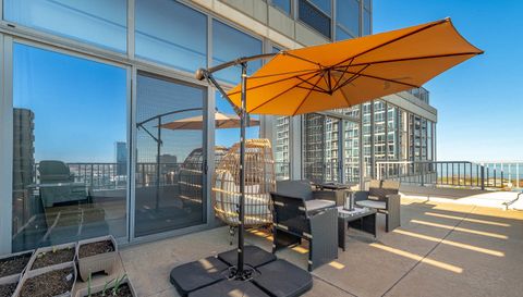 1600 S Prairie Avenue