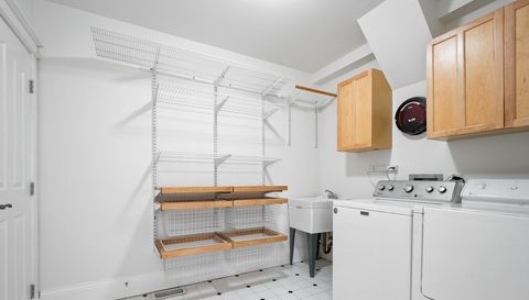 840 W Buckingham Place