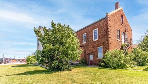 220 Lakeshore Drive E