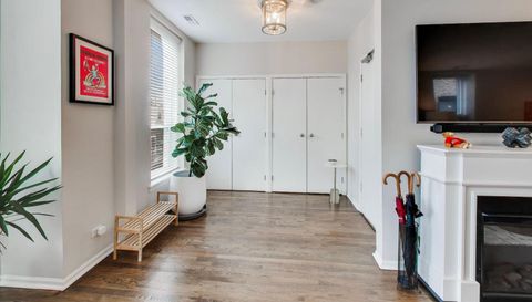 1214 W Webster Avenue