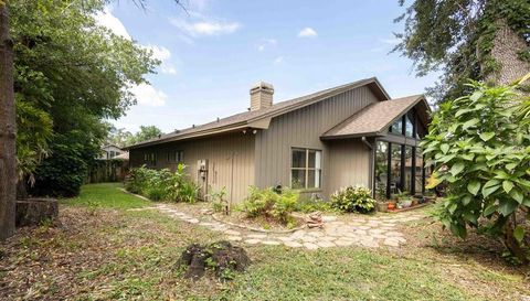 106 COUNTRY PLACE