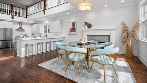 840 W Buckingham Place