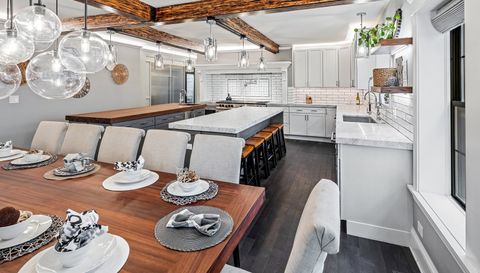 2712 W Sunnyside Avenue