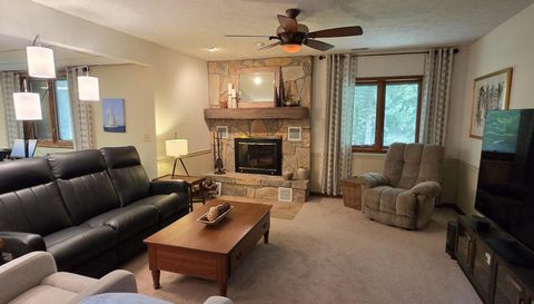3845 Valley View Dr