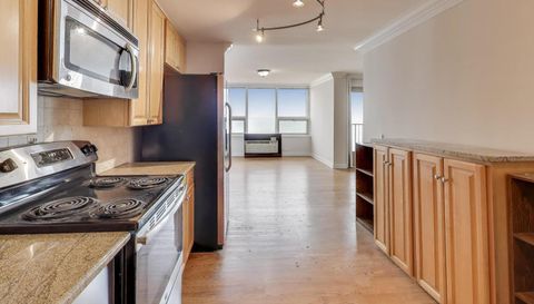 5733 N Sheridan Road