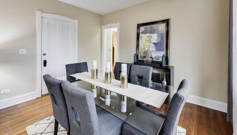 3358 N Monticello Avenue