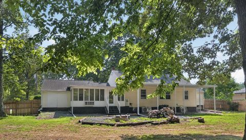 2805 Roland Rd