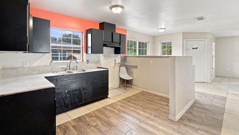38407 Lowell Harris Wy