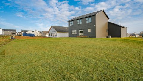 1816 Robinson Lane NE