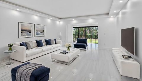 9272 Vista Del Lago