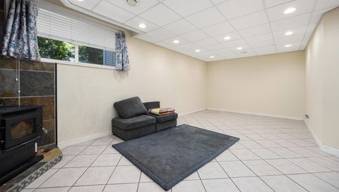 212 N Ostrom Ave