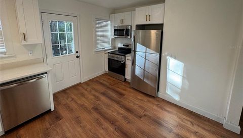 1119 NEWTON AVENUE S