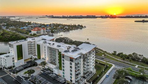 1020 SUNSET POINT ROAD