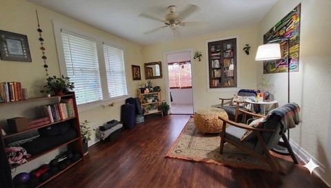 919 W Woodlawn Ave