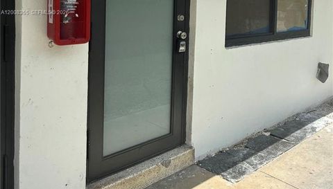 100 6th St