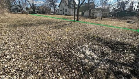 719 Russell Avenue N