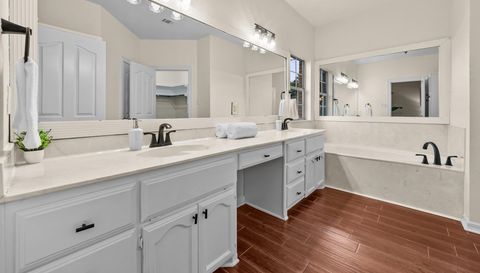 320 Woodland Oaks TRL