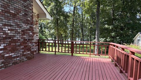 2211 Gold Point Cir N