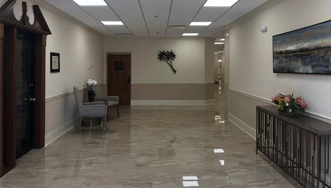 2375 Tamiami Trl