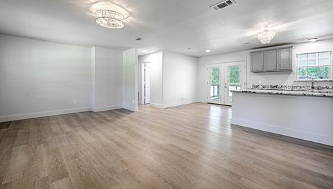 120 Janice Ln