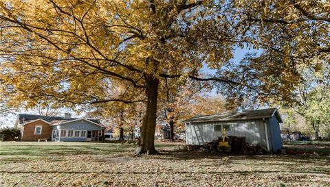 913 E Chain Of Rocks Road