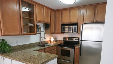 546 Woodside Oaks