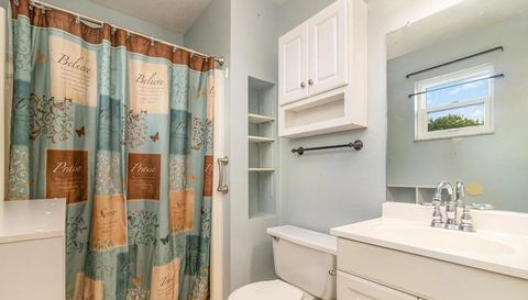 1399 Helliwell St NW