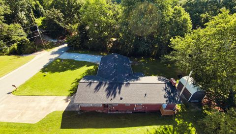 156 Lakeshore Dr