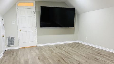 1280 Cameron Dr