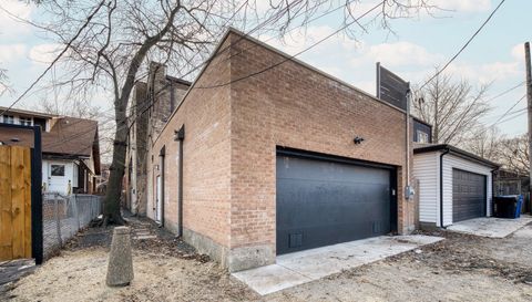 2712 W Sunnyside Avenue