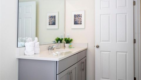 1692 TROPICAL PALMS CIRCLE