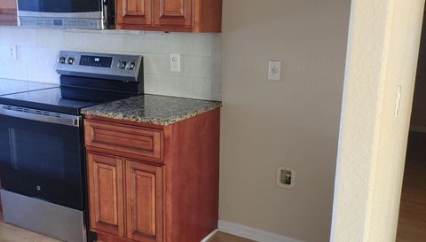 5398 Oxford Manor Cir