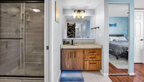 6049 Balboa Cir